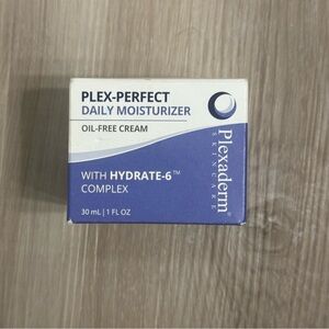Plexaderm Plex-perfect Daily Moisturizer Oil-free Cream With Hydrate-6 Complex